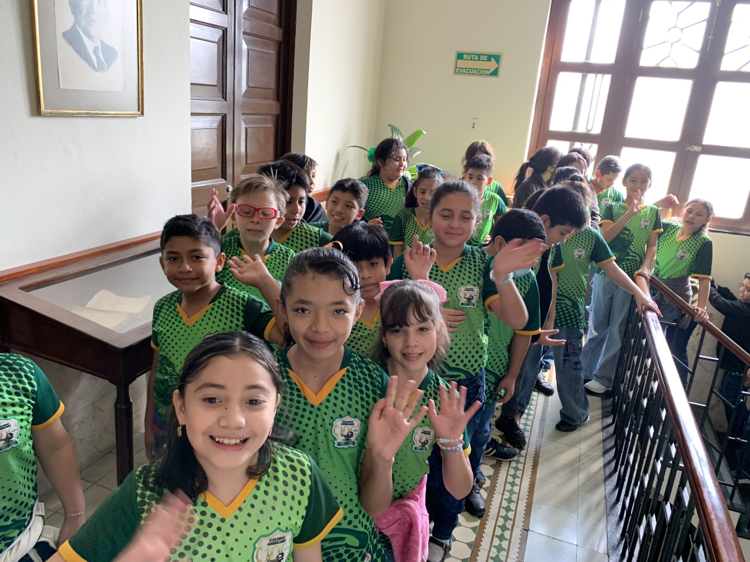 Alumnos del colegio americano en una excursión